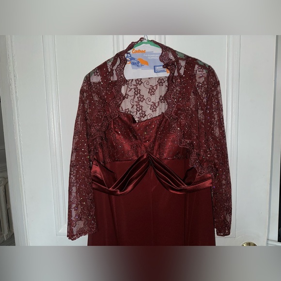 Red dress bella moda with cape - Picture 2 of 5